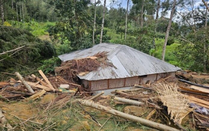 Papua-Yeni Qvineyada torpaq sürüşməsi